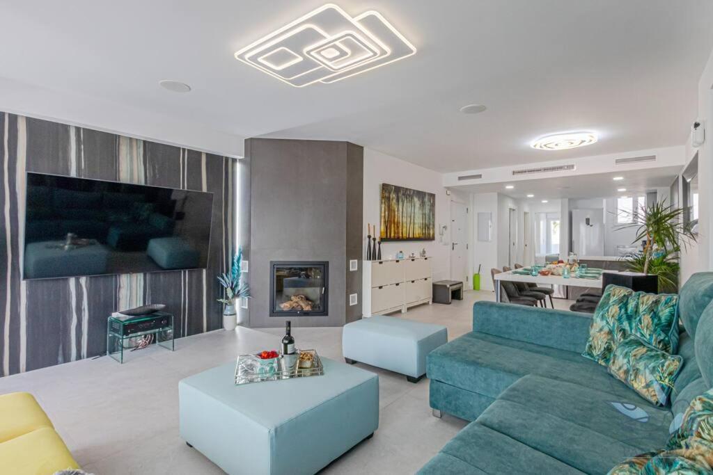 Puerto Marina Luxury 2bdr With Sea View Apartament